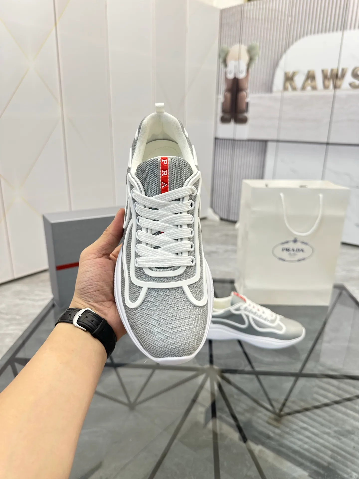 Men's shoes for sale💰: 💰P460¥ High-end top quality Product trademark: Prada * "Prada*" low-top casual shoes Regular size: 38-45 (can be customized to 46) Product materials: imported breathable fly knit upper, breathable lining, cowhide foot pads, original air cushion outsole. No.: 001